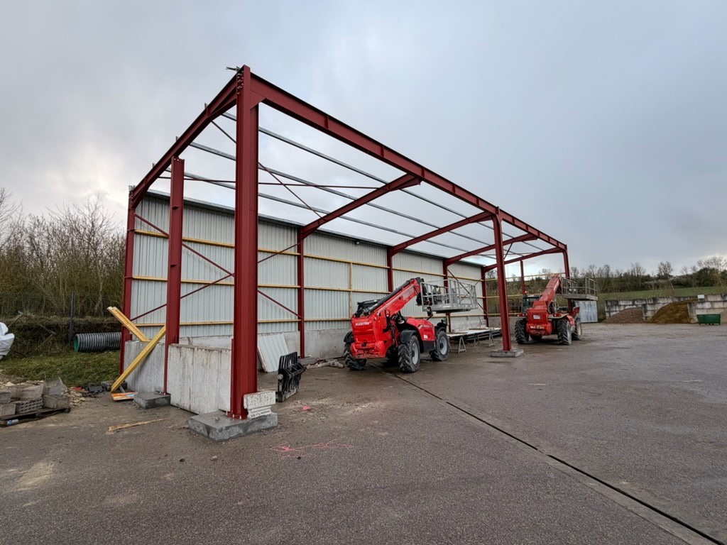 Montage d'un appentis metallique